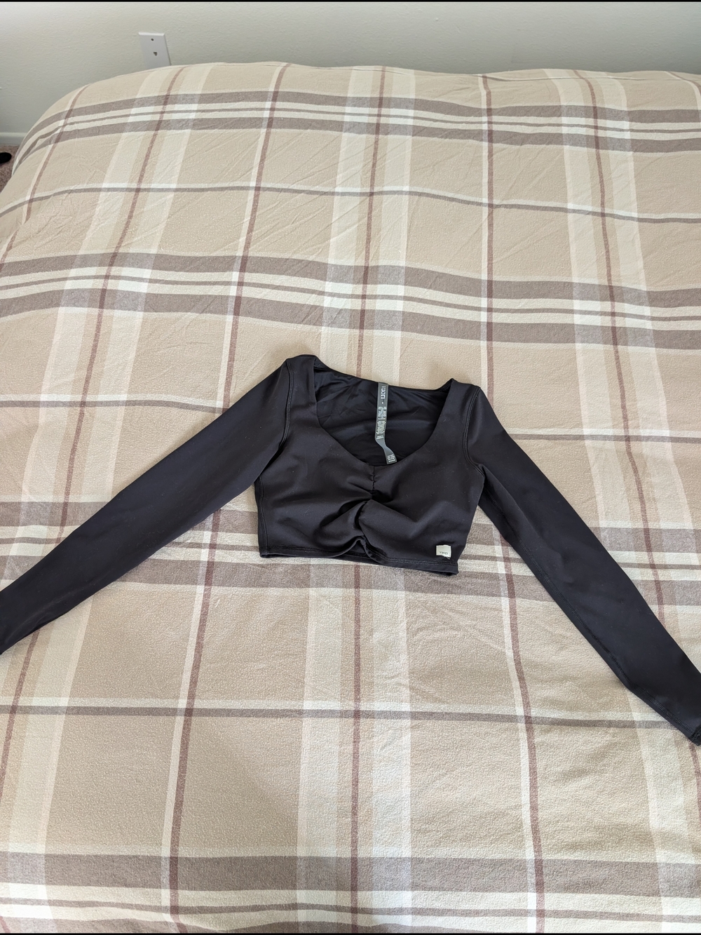 Vuori Ruched Long Sleeve Crop Top
